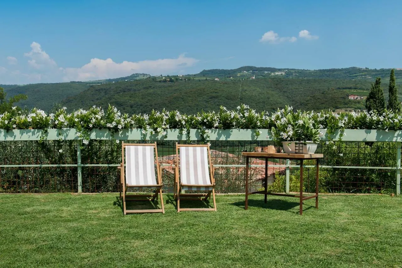בית חווה ורונה Agriturismo Caranatura איטליה